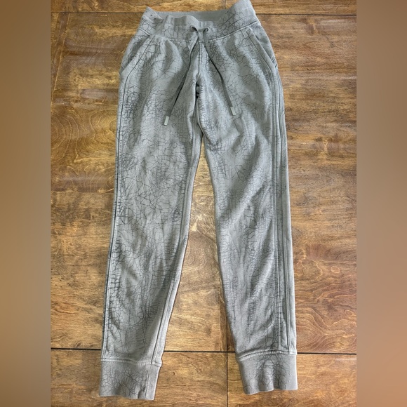 Lululemon Warm Down Jogger *7/8 Length
Thread Dye Rover Black - Picture 7 of 14